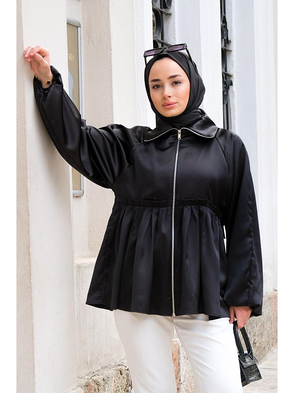 Eteği Piliseli Fermuarlı Tunik Siyah