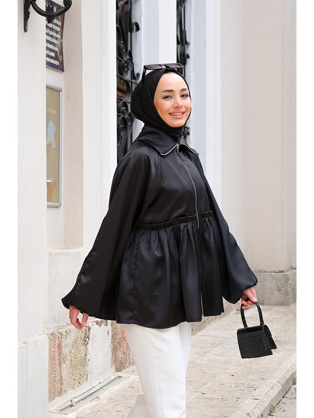 Eteği Piliseli Fermuarlı Tunik Siyah-1