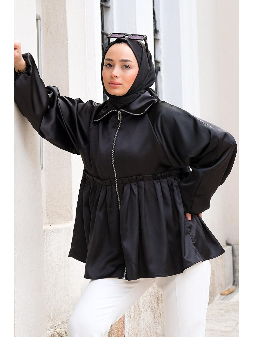 Eteği Piliseli Fermuarlı Tunik Siyah-3