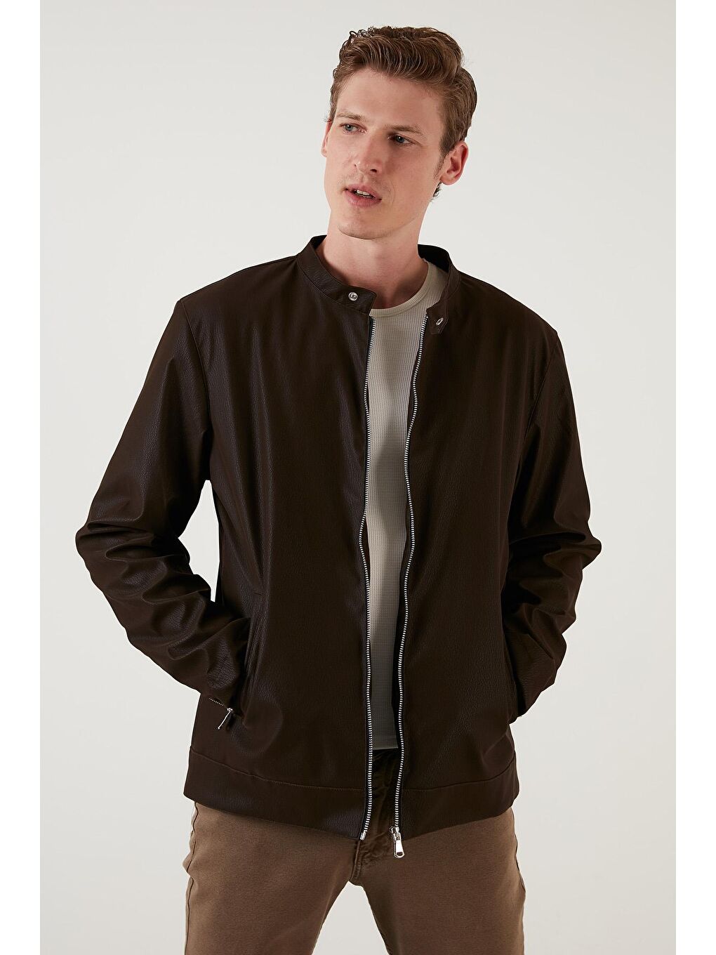 Kahverengi Fermuarlı Cepli Kalın Astarlı Bant Yaka Mont 5711482-1