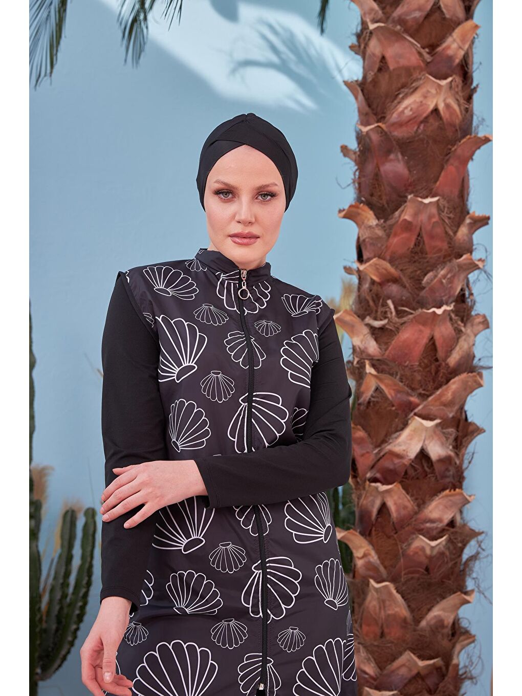 Siyah Tam Kapalı Mayo R4401 Çağıl Beyaz Midye-1