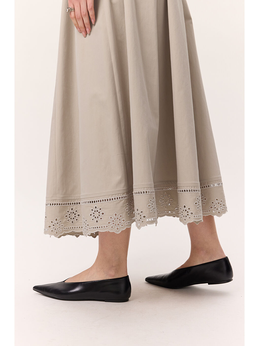 Bej Nakış Detaylı Geniş Etek Taş-4
