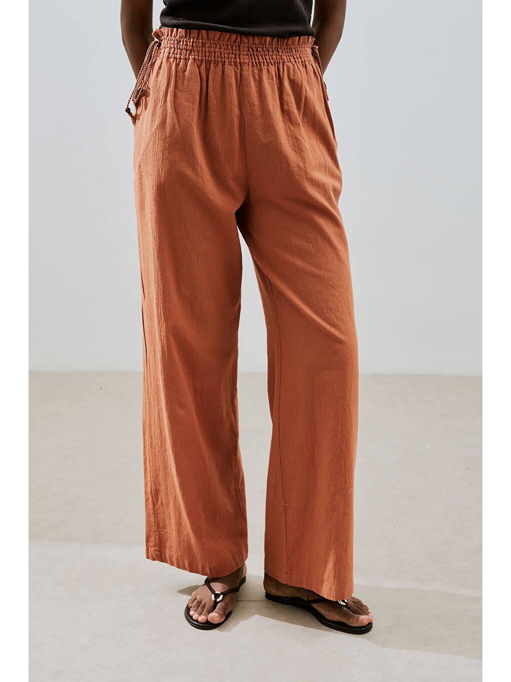 Kahverengi Dokulu Bağlamalı Pantolon Tarçın-5