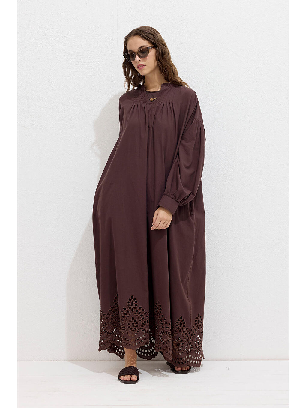 Brode Nakışlı Elbise Kahverengi-2