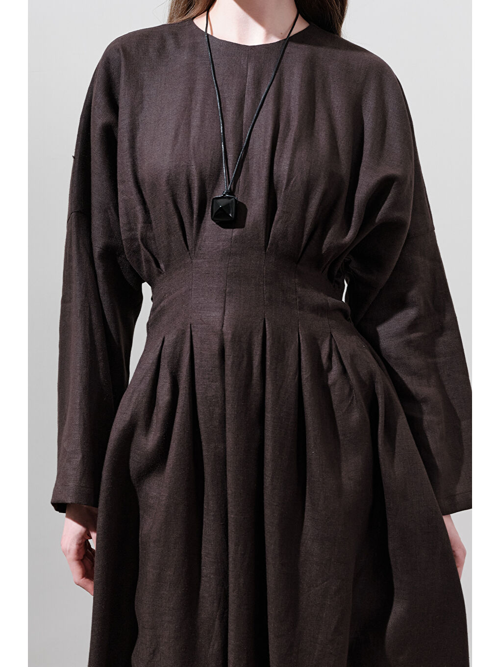 Kahverengi Keten Pile Detaylı Elbise Acı Kahve-1