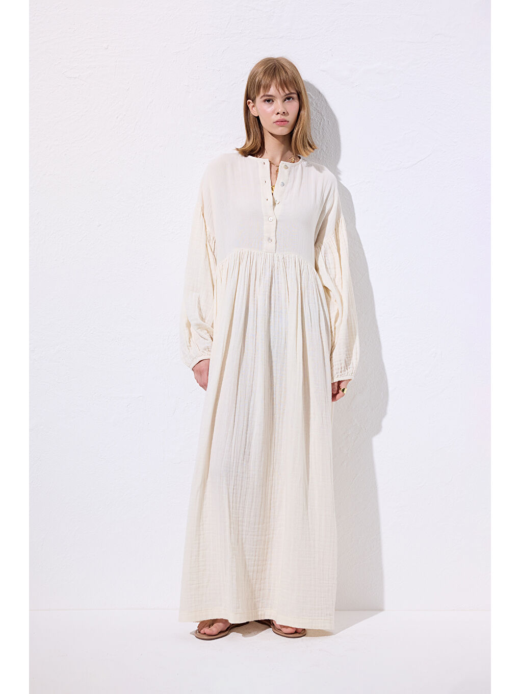 Müslin Düğmeli Rahat Elbise Bej