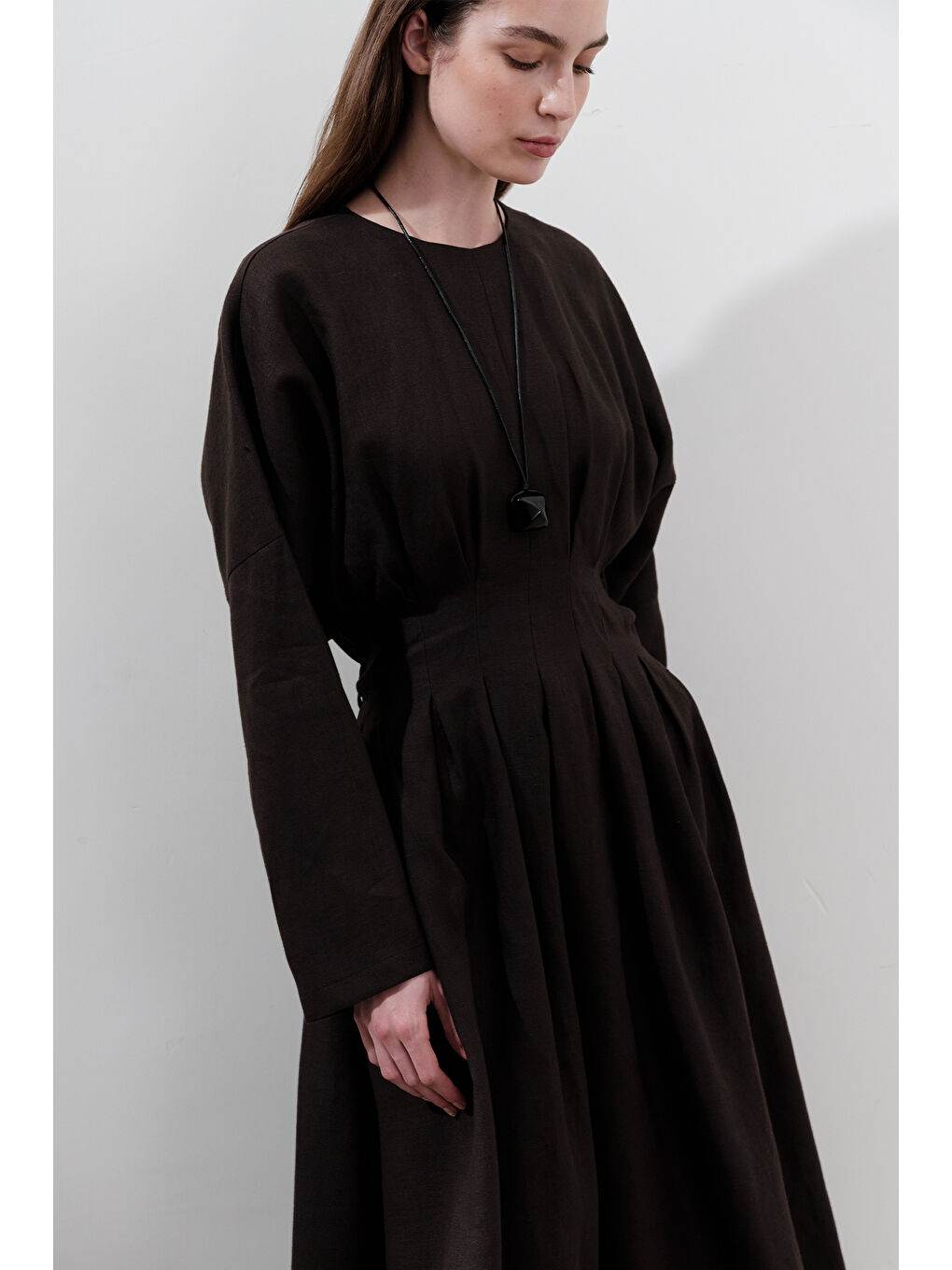 Kahverengi Keten Pile Detaylı Elbise Acı Kahve-2