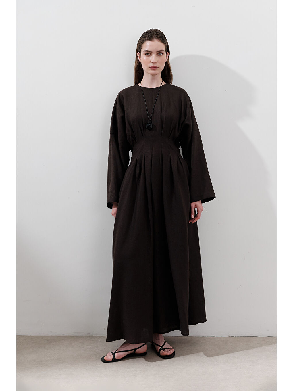 Kahverengi Keten Pile Detaylı Elbise Acı Kahve-3