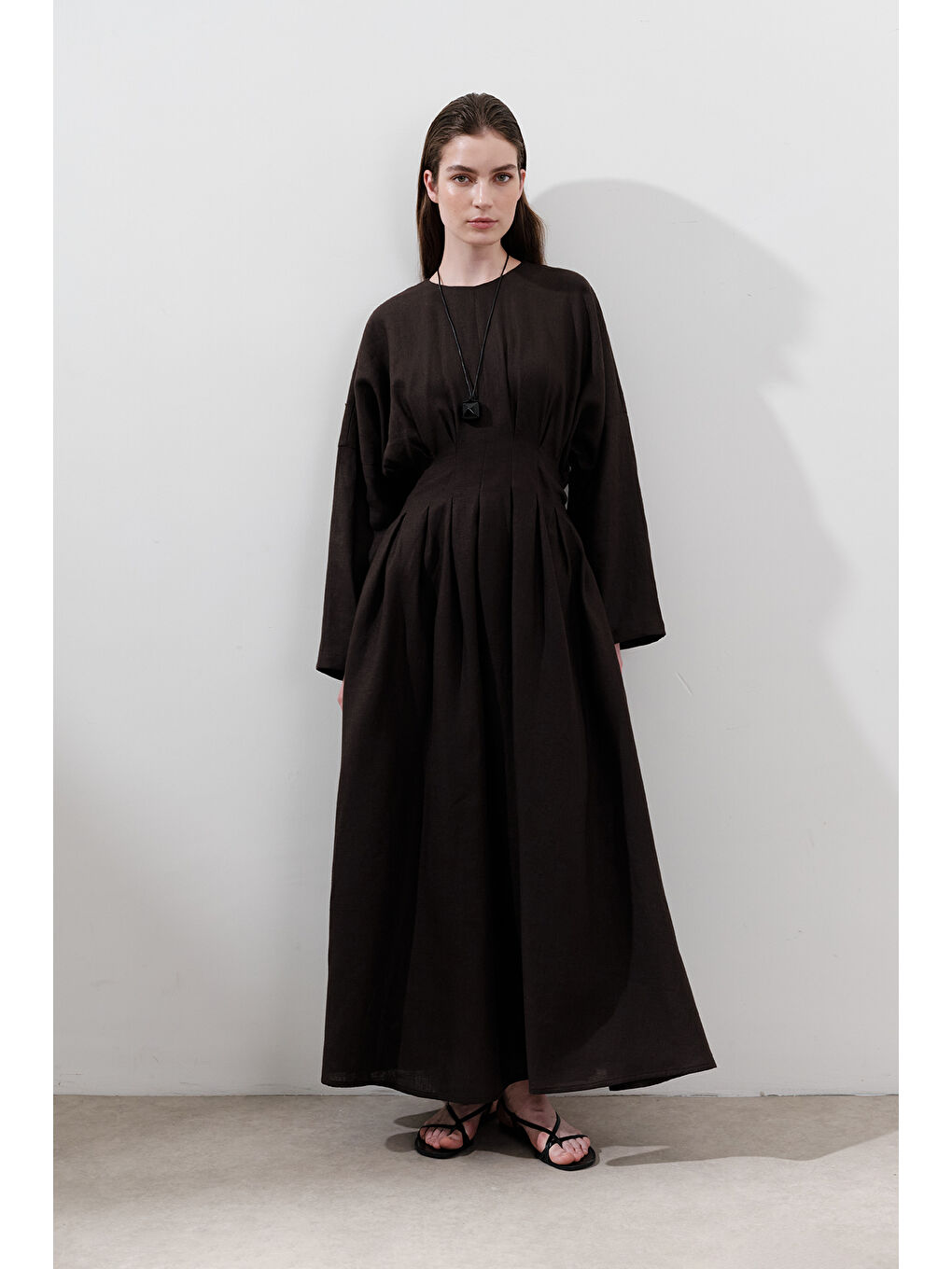 Kahverengi Keten Pile Detaylı Elbise Acı Kahve-5