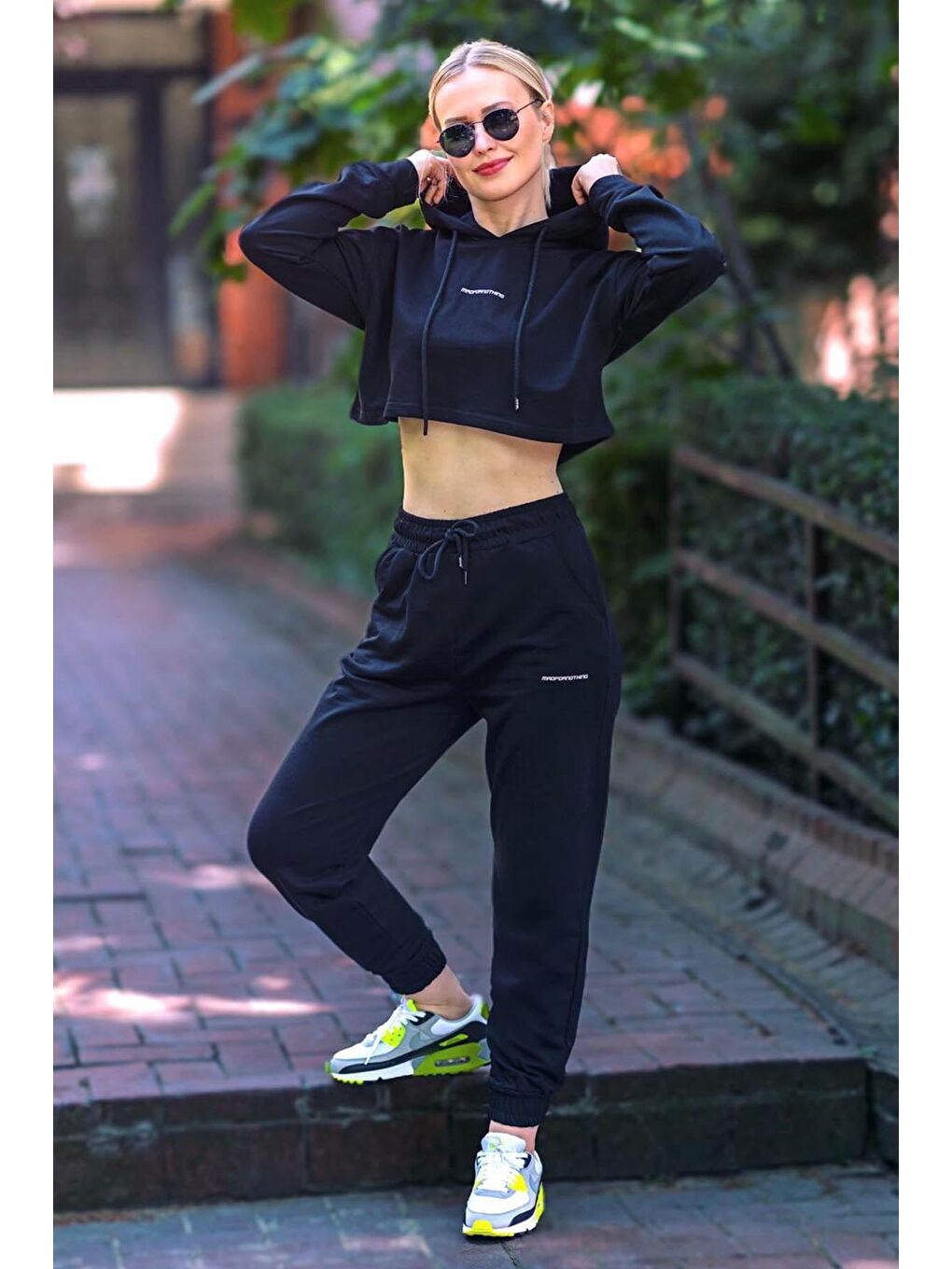 Siyah Kapüşonlu Kadın Eşofman Takımı Mg465-3