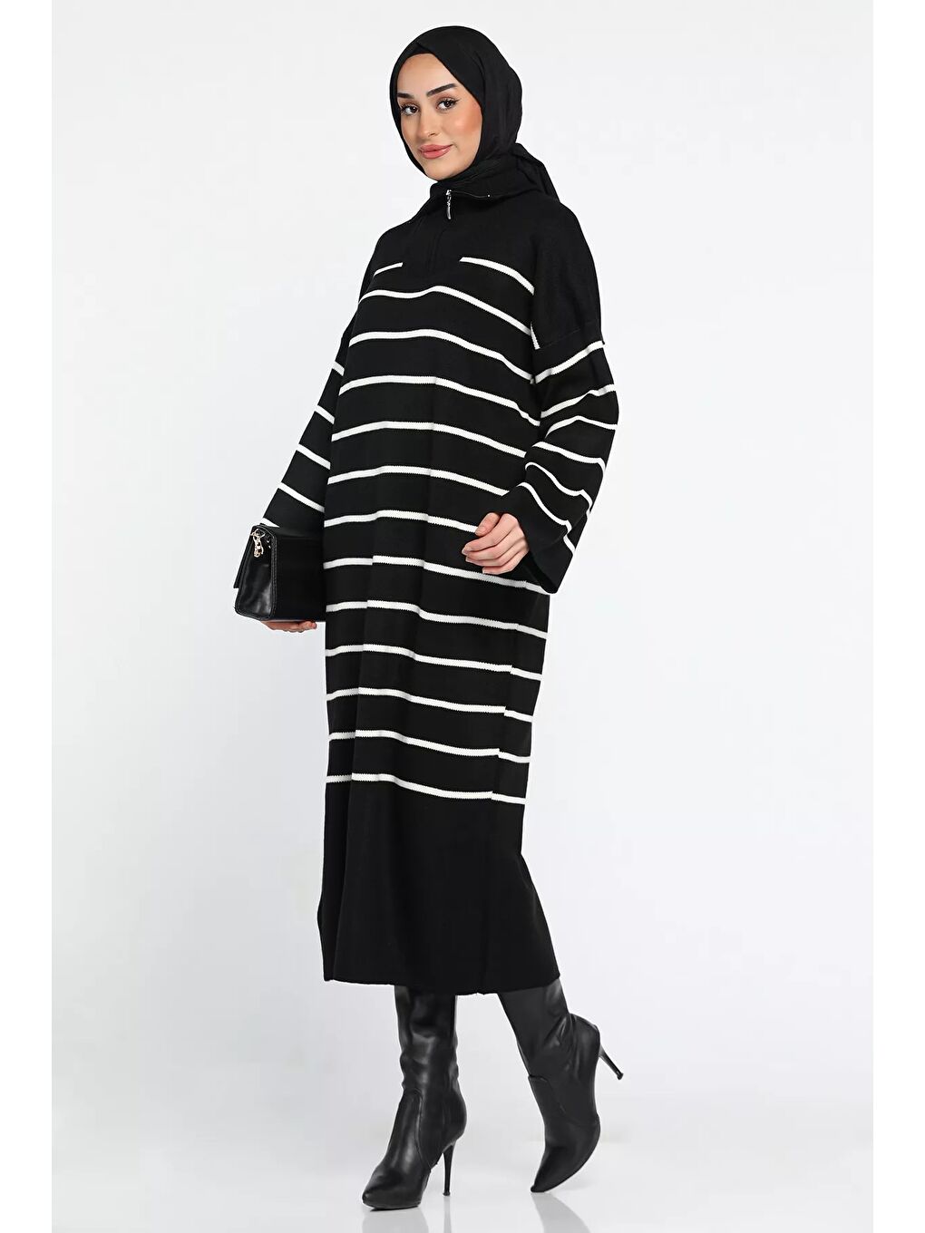 Siyah Ön Fermuarlı Çizgili Tesettür Triko Elbise