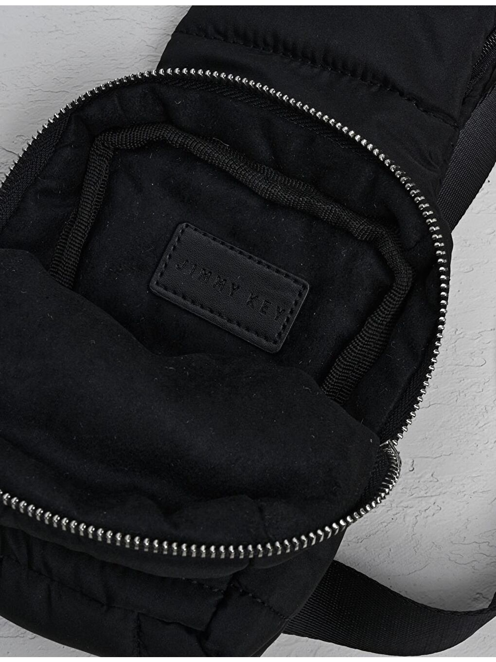 Siyah Fermuarlı Kapitoneli Çok Kullanışlı Çanta-1