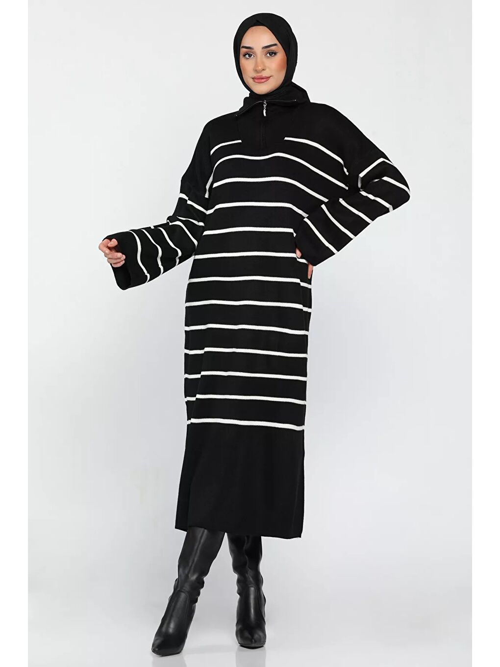 Siyah Ön Fermuarlı Çizgili Tesettür Triko Elbise-3