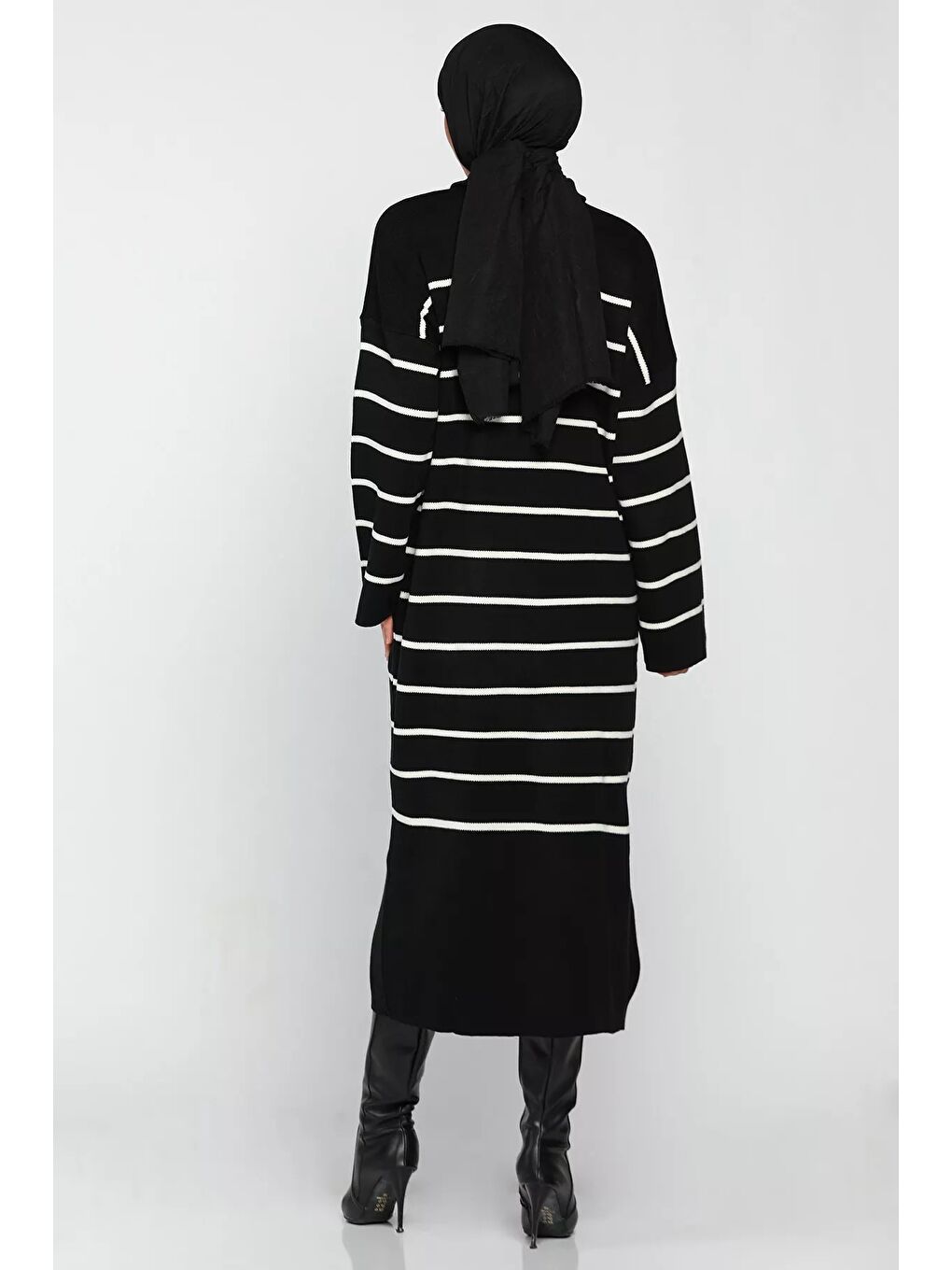 Siyah Ön Fermuarlı Çizgili Tesettür Triko Elbise-4