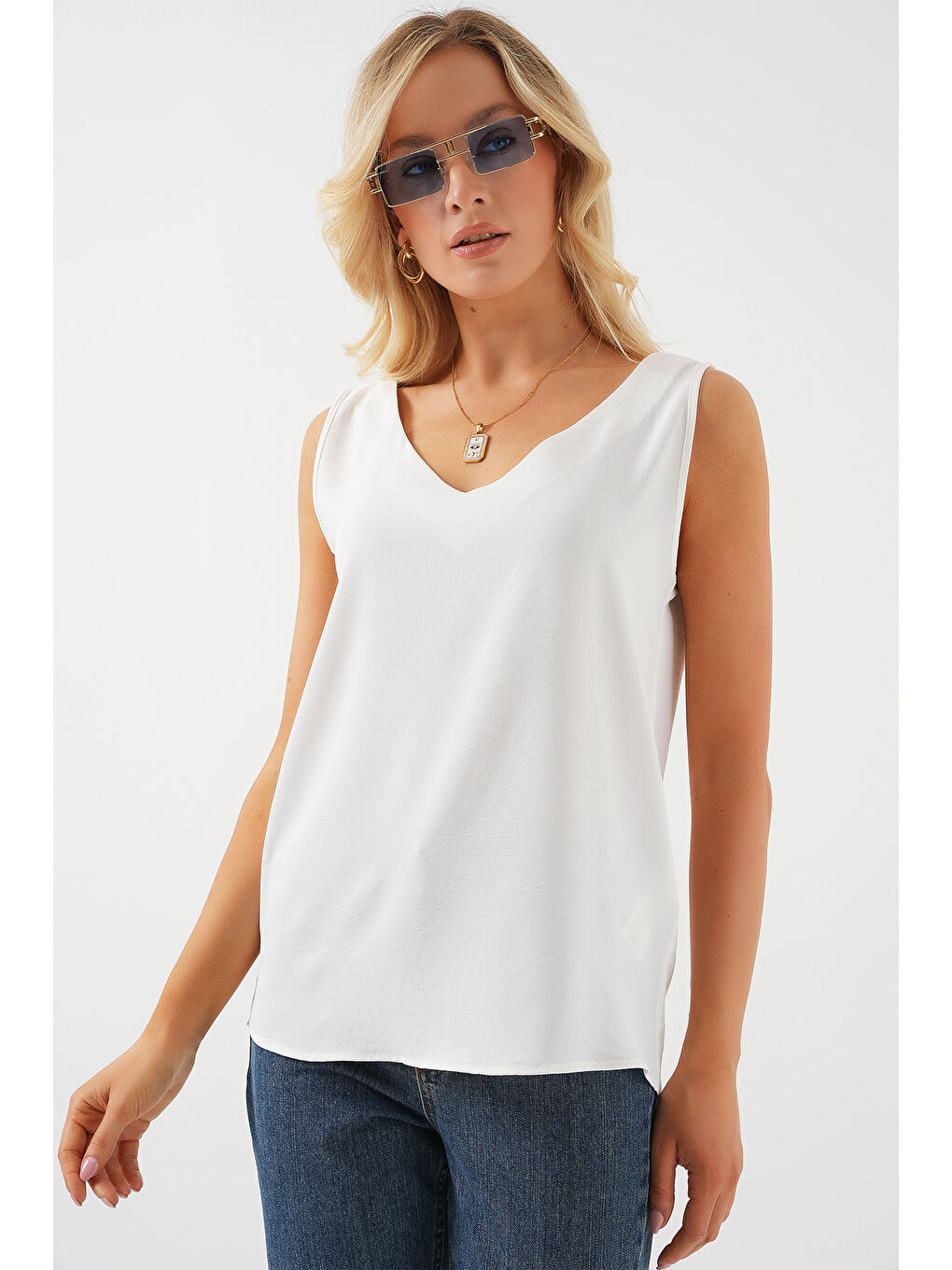 V Yaka Sıfır Kol Bluz 950 - Beyaz-4