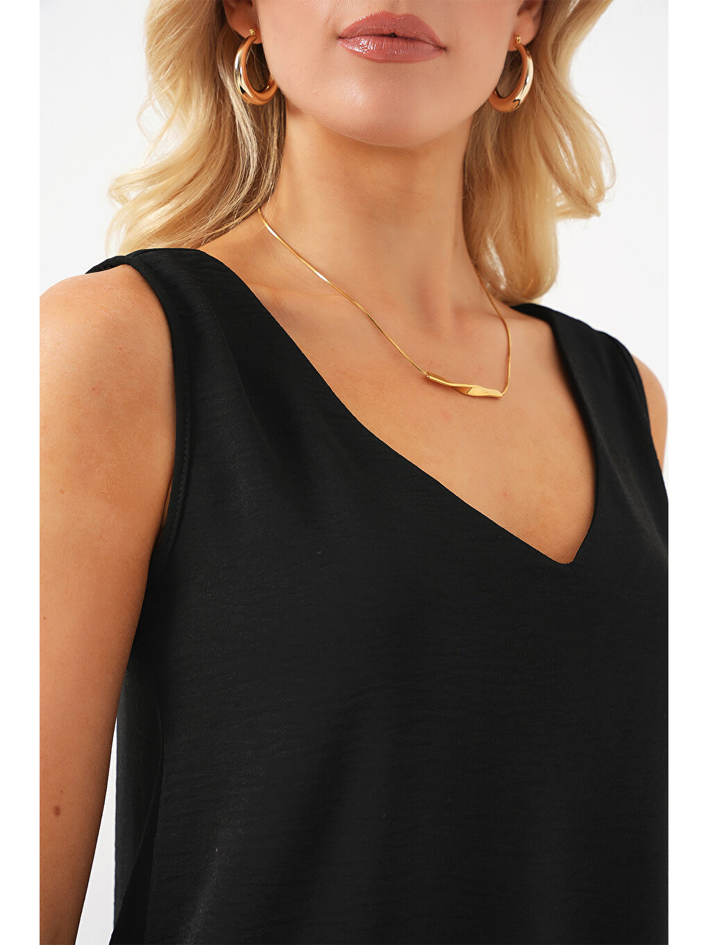 V Yaka Sıfır Kol Bluz 950 - Siyah-3