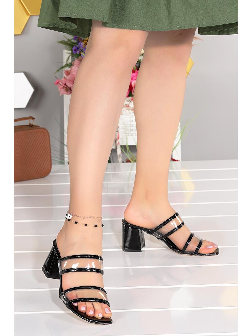 Siyah P22 Rugan Şeffaf Bant 7 Cm Topuklu Kadın Terlik