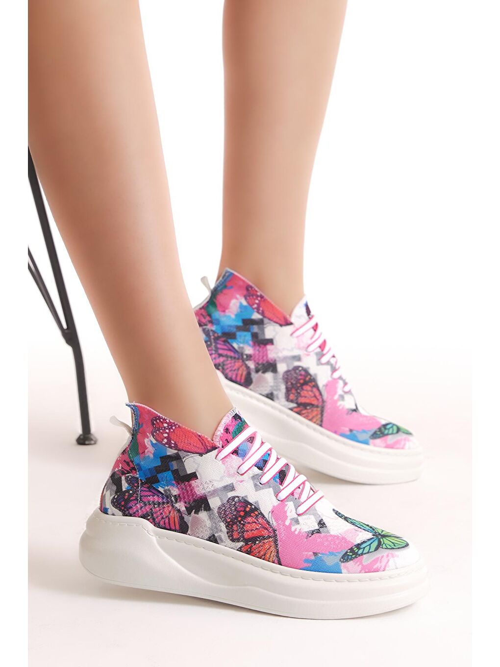 Kadın Beyaz Pembe Rahat Kalıp Bağcıklı Sneaker