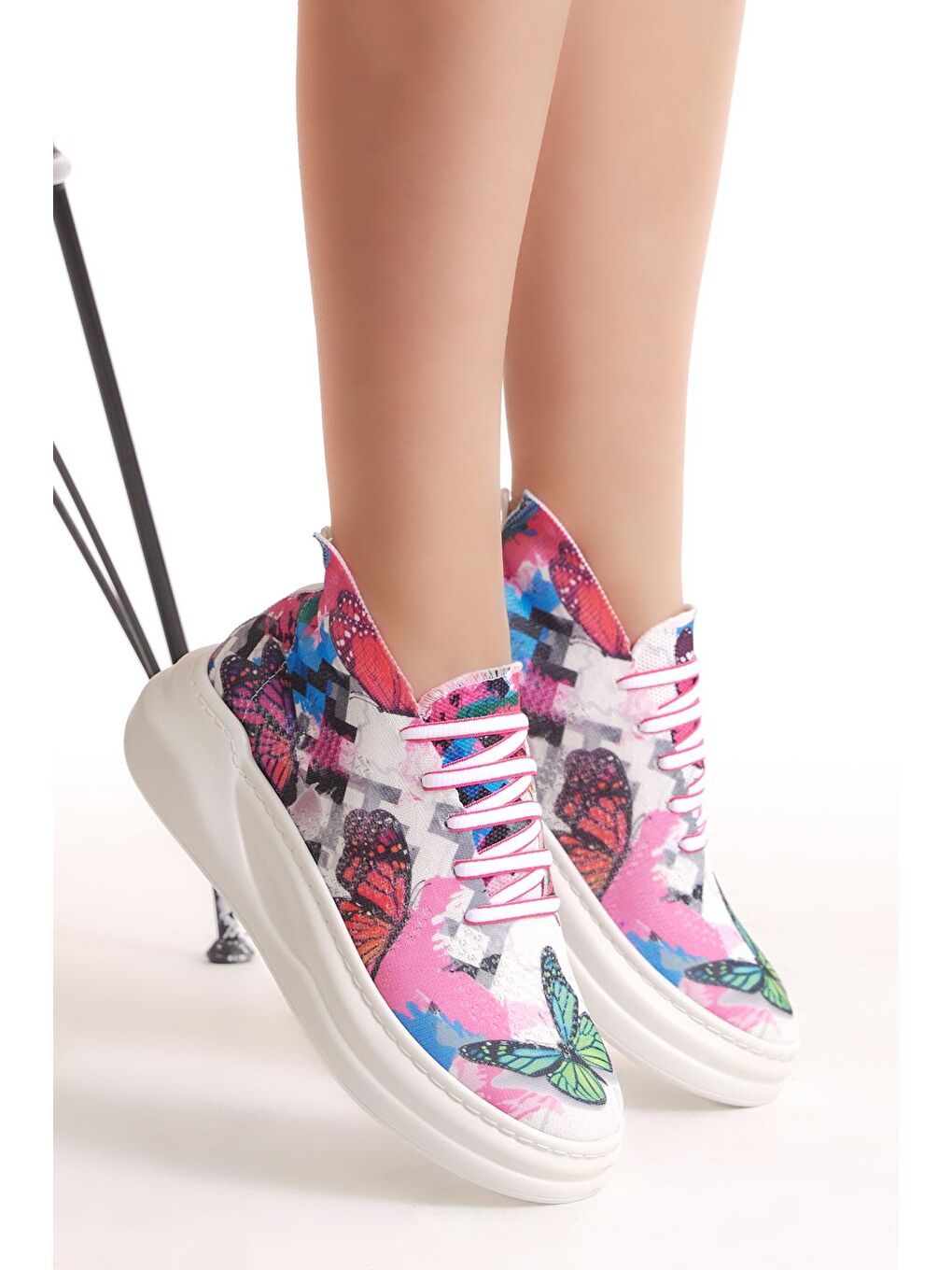 Kadın Beyaz Pembe Rahat Kalıp Bağcıklı Sneaker-1