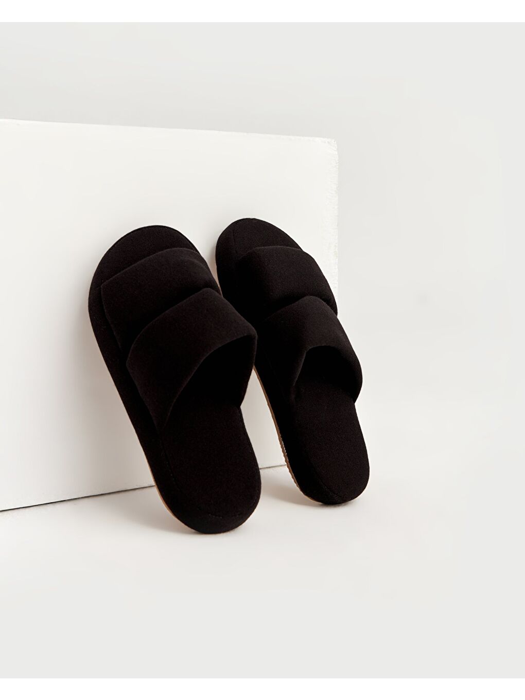 Siyah Kadın Ev Terliği - POLİ-F-3