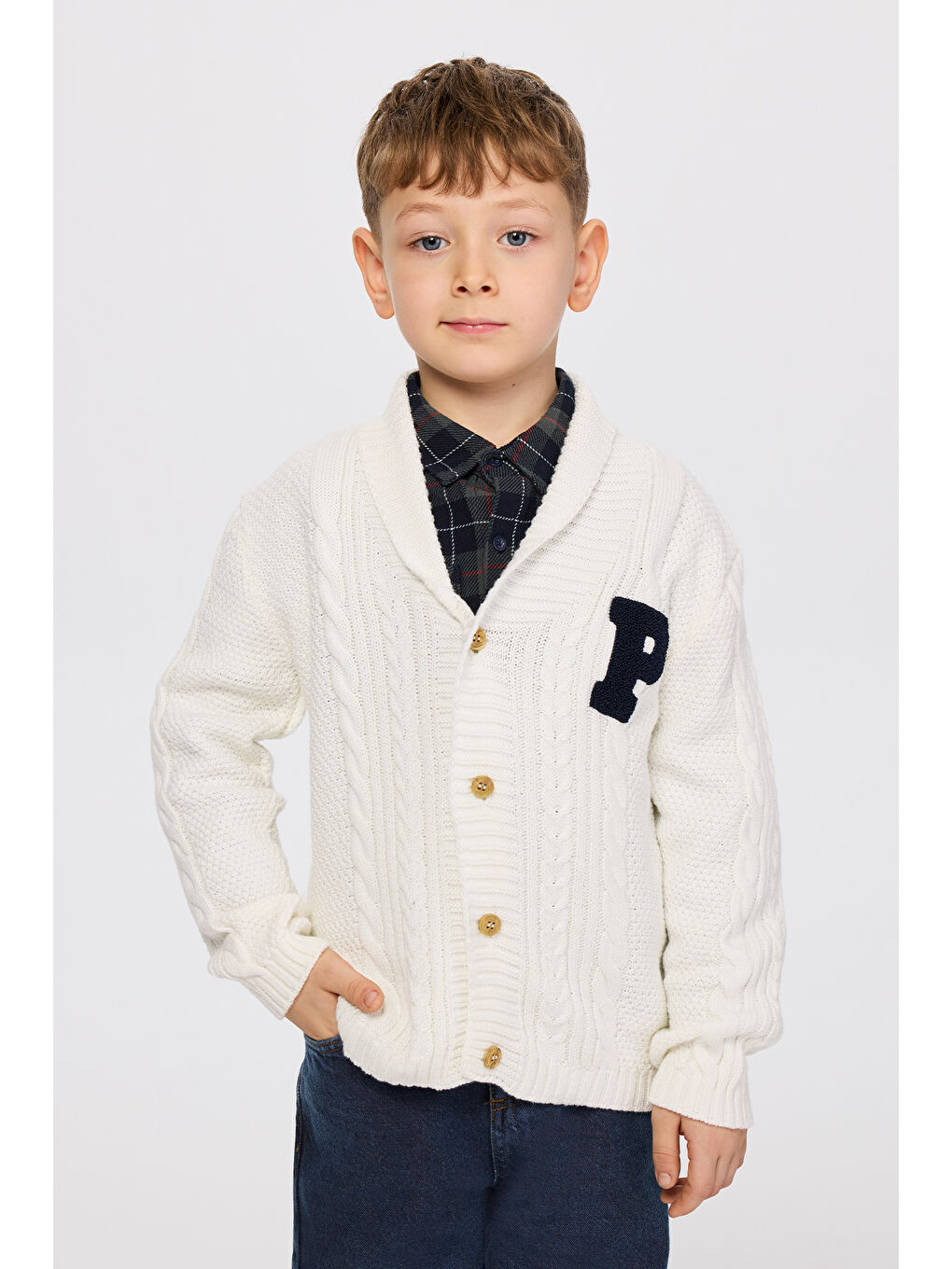 Erkek Çocuk Düğmeli Harf Detaylı Ekru Hırka-5