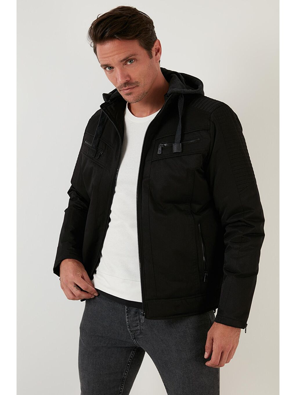 Siyah Slim Fit Pelüş Astarlı Çıkarılabilir Kapüşonlu Erkek Mont 5855031-1