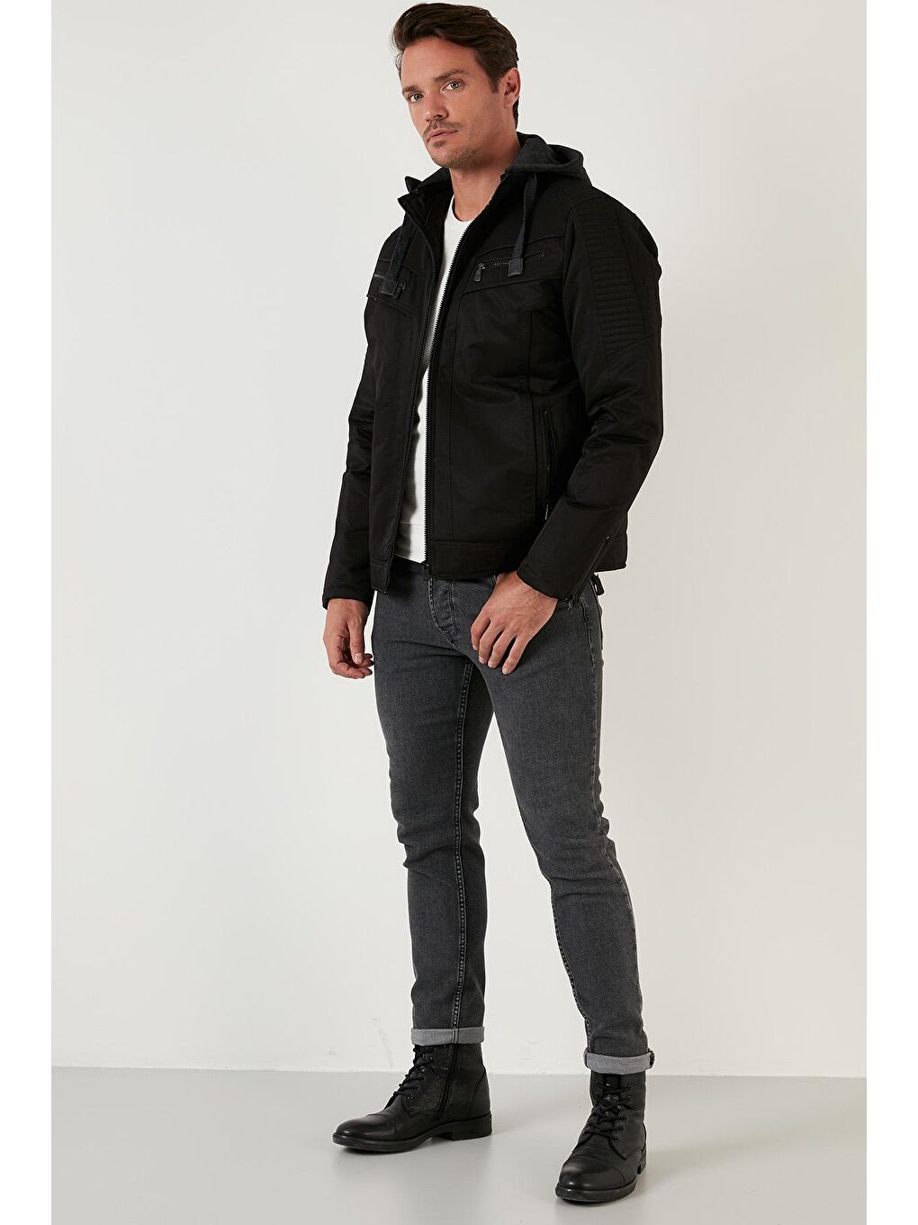 Siyah Slim Fit Pelüş Astarlı Çıkarılabilir Kapüşonlu Erkek Mont 5855031-3