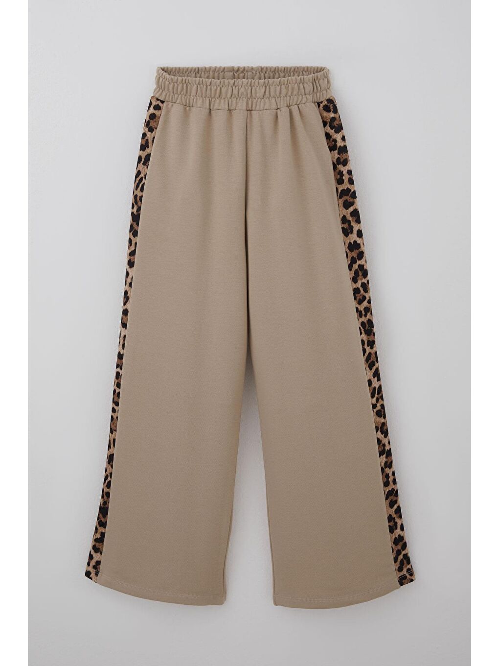 Kız Çocuk Eşofman Takımı Yazı Nakışlı Kenarları Leopar Desenli Bej (8-14 Yaş)-4