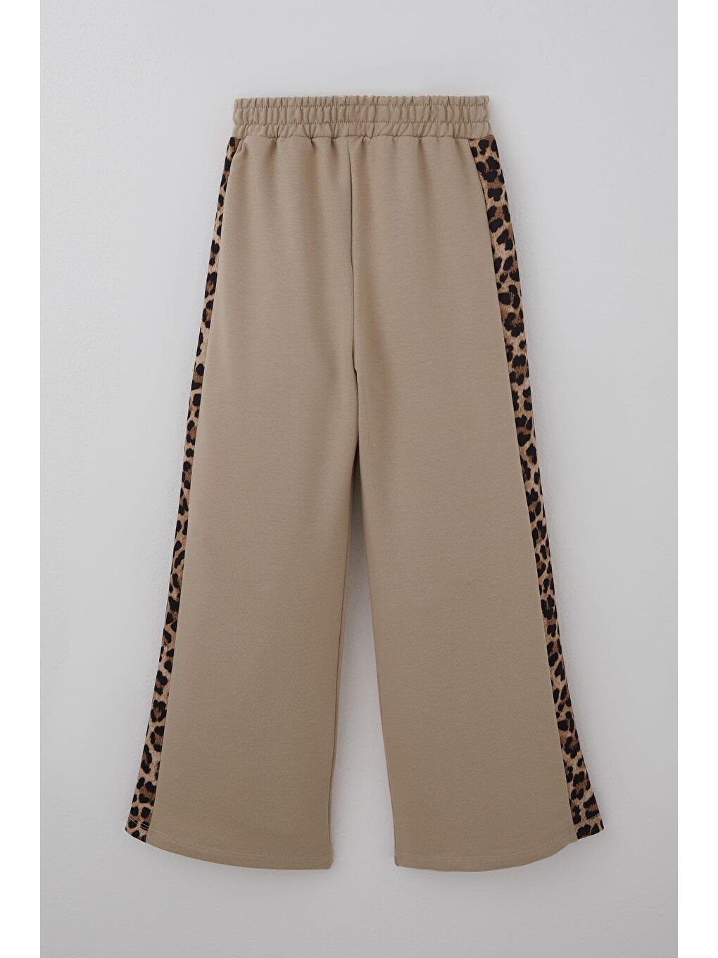 Kız Çocuk Eşofman Takımı Yazı Nakışlı Kenarları Leopar Desenli Bej (8-14 Yaş)-6