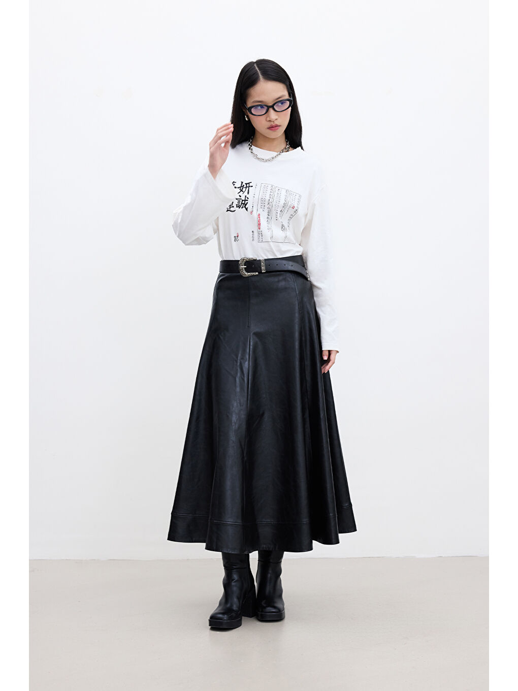 Geniş Kesim Deri Etek Siyah-1