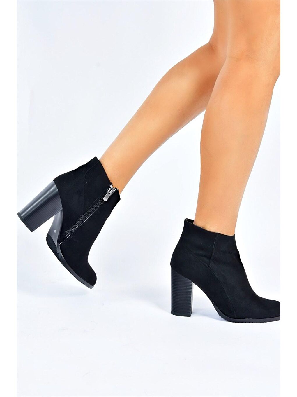 L6548131 Siyah Kadın Bot-1
