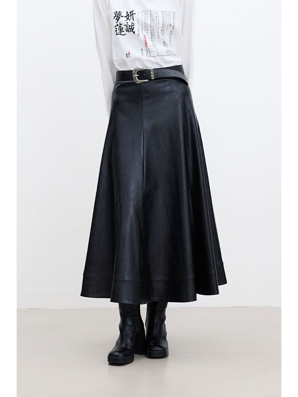 Geniş Kesim Deri Etek Siyah-3