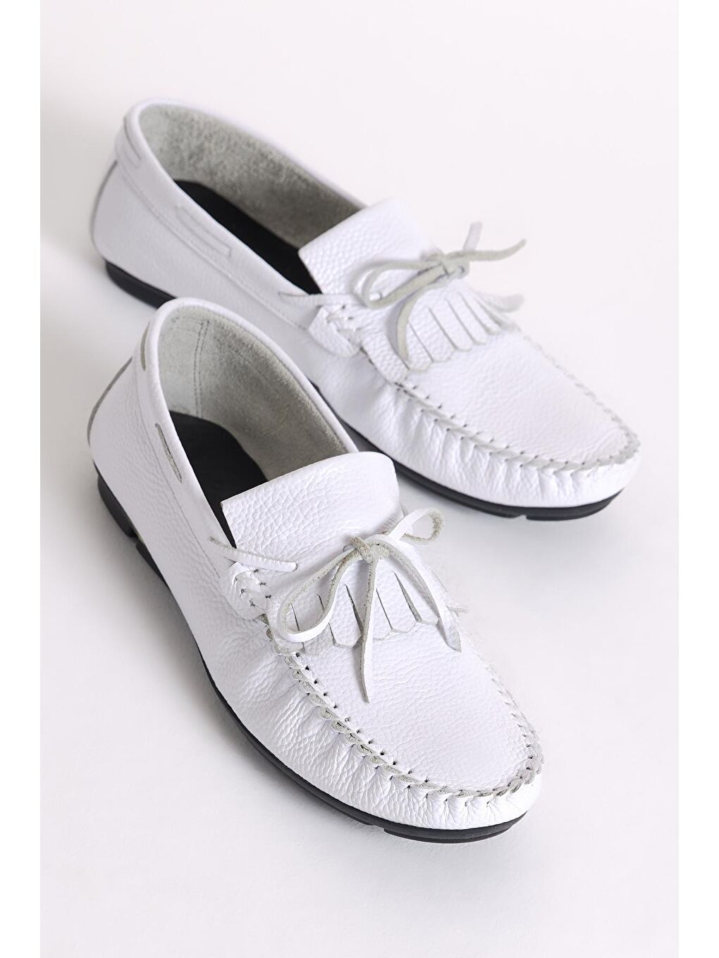Erkek Beyaz Fiyonk ve Püskül Detaylı Hakiki Deri Loafer