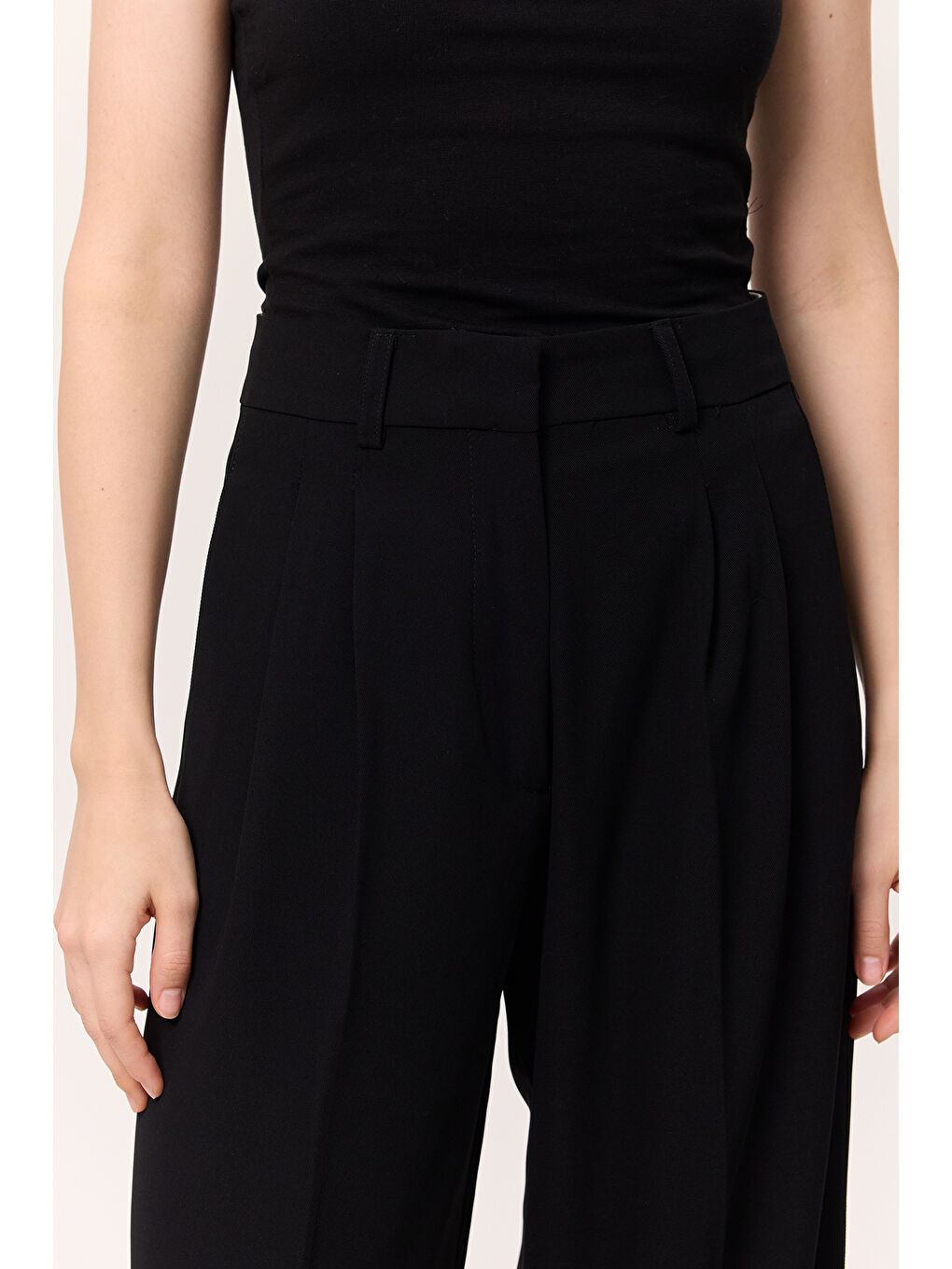 Dökümlü Pileli Pantolon Siyah-5