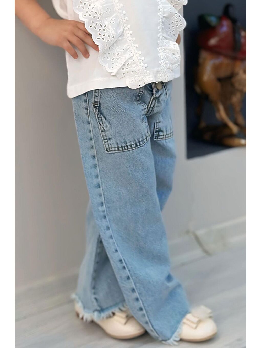 Kız Çocuk Jean Pantolon Geniş Paça Düğmeli Paçası Püskül Detaylı Açık Mavi (5-9 Yaş)-1