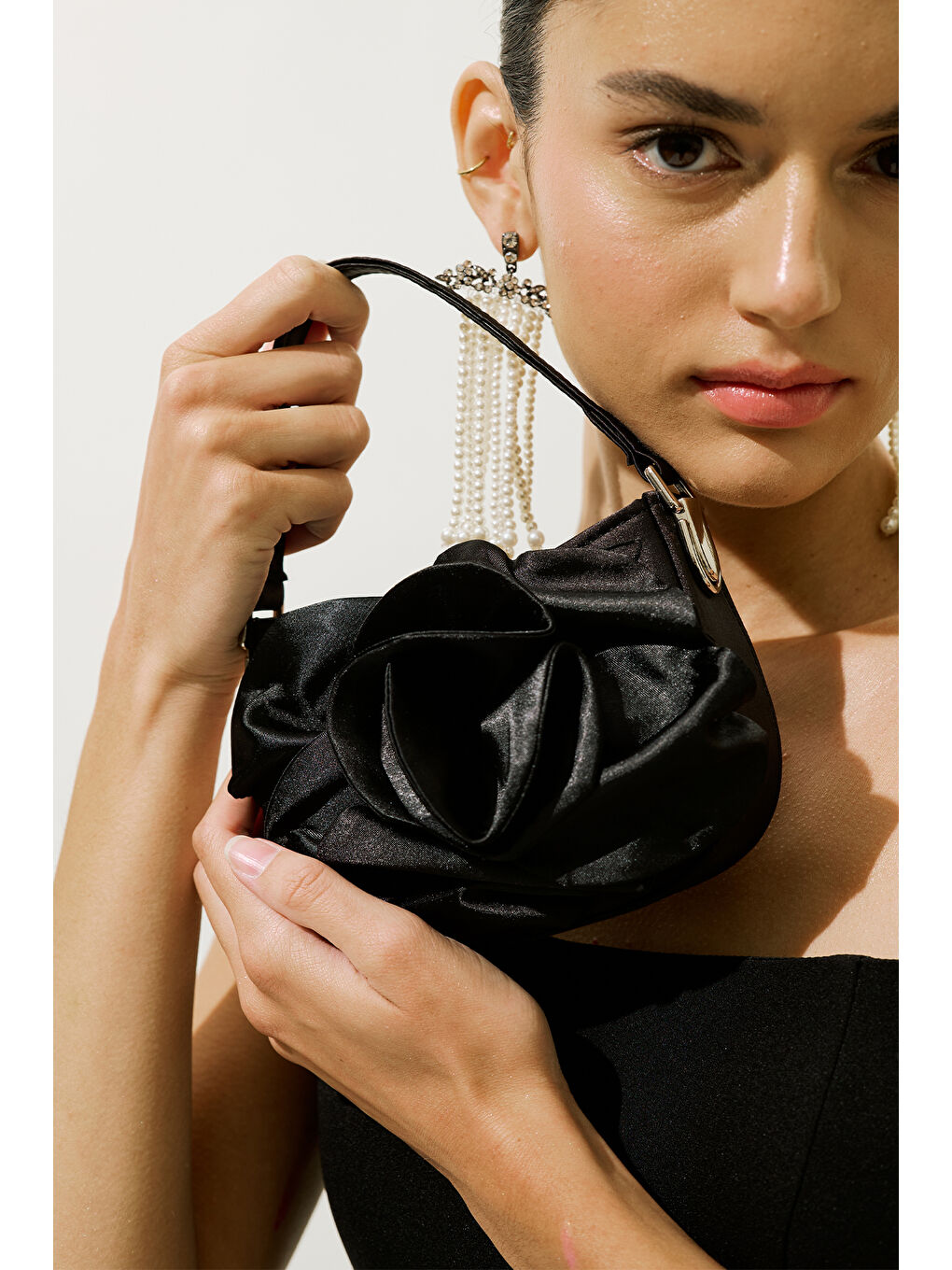 Çiçekli Saten Abiye Mini Çanta Siyah-1