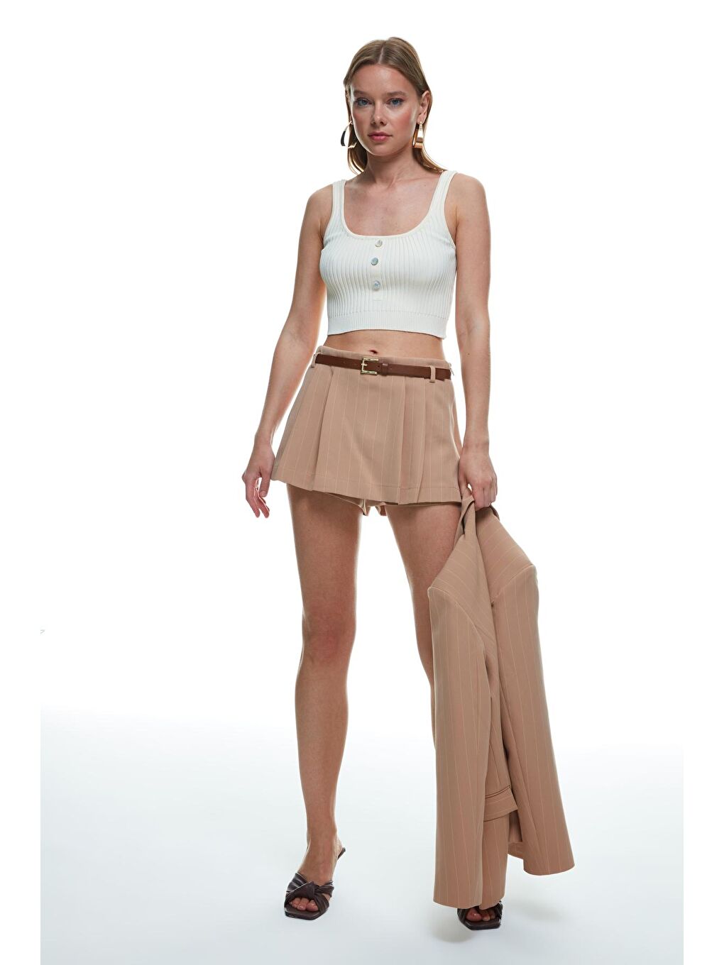 Kemer Detaylı Çizgili Şort Etek Bej-2