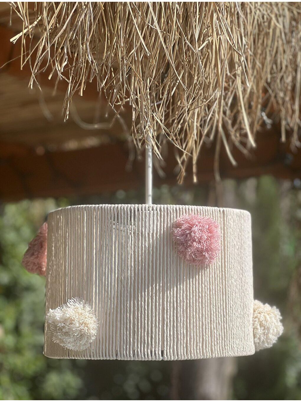 Pembe - Beyaz Ponponlu Avize-1