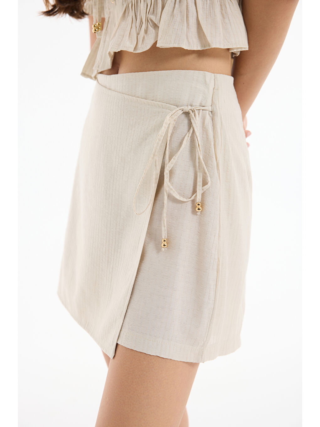 Dokulu Bağcık Detaylı Şort Etek Bej-3