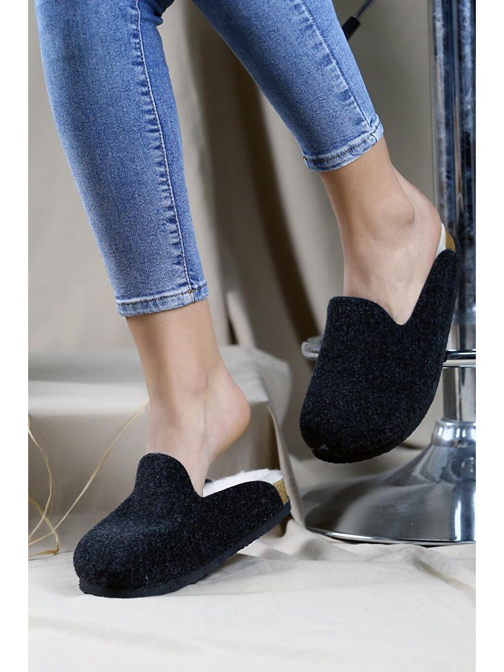 İçi Kürklü Rahat Taban Kadın Ev Terliği 020-02100-21Siyah-1