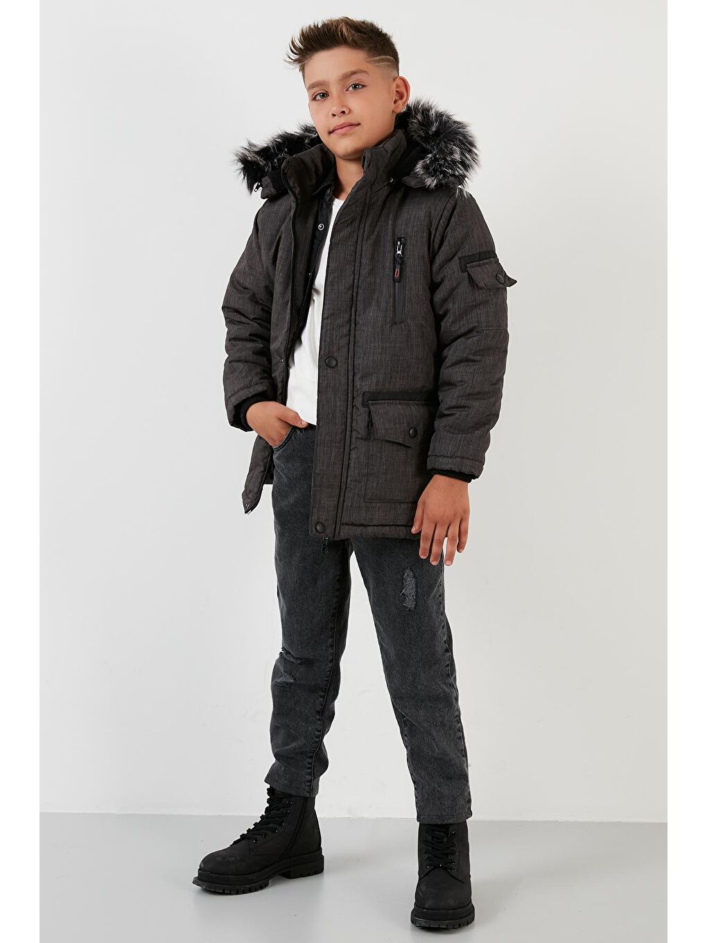 Gri İçi Peluş Astarlı Çıkarılabilir Kapüşonlu Cepli Kışlık Mont 5760019