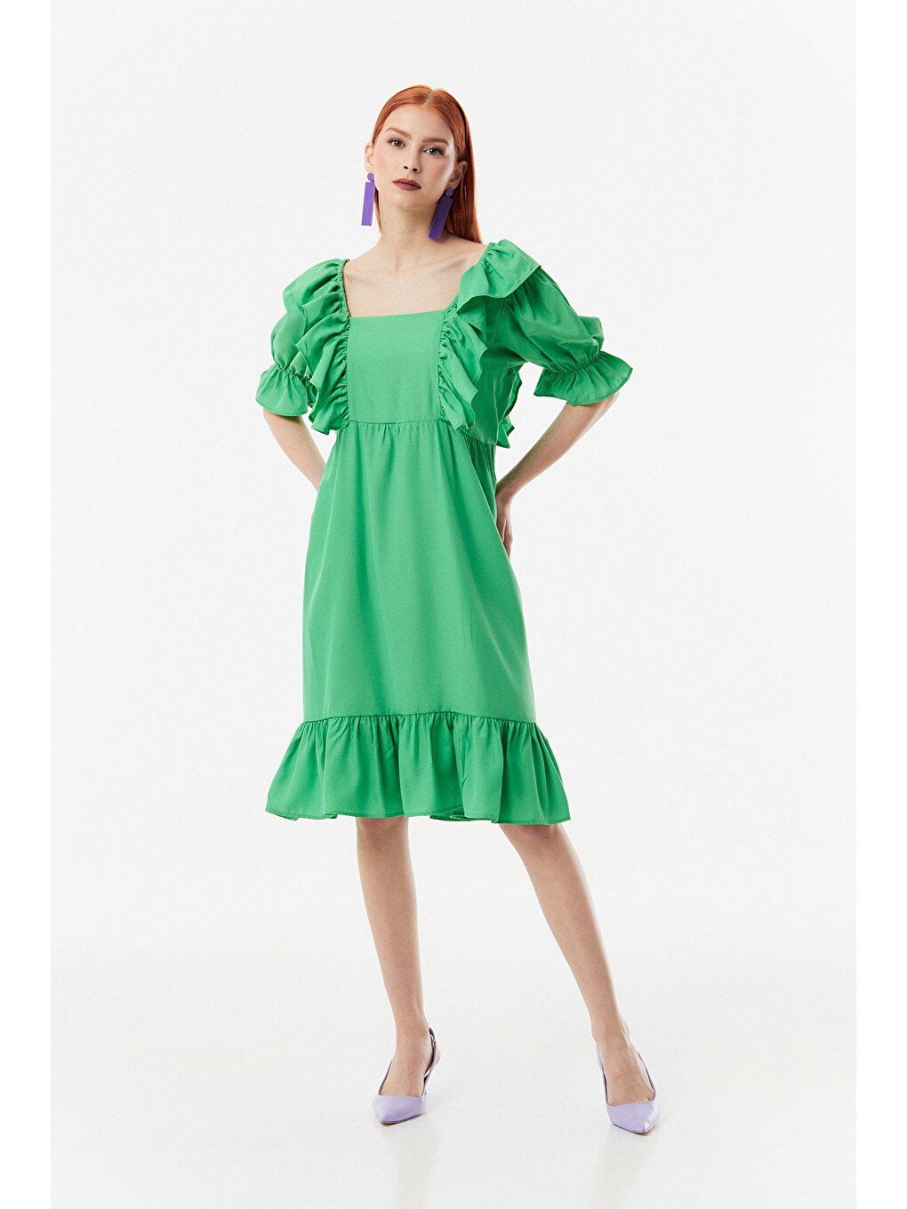 Yeşil Kolları ve Etek Uçları Fırfırlı Bağlamalı Elbise