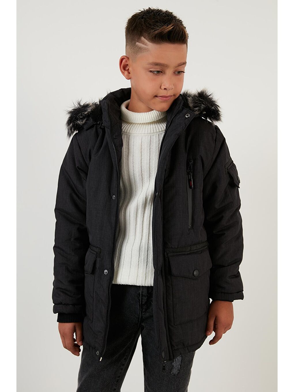 Siyah İçi Pelüş Astarlı Çıkarılabilir Kapüşonlu Cepli Kışlık Mont 5760019