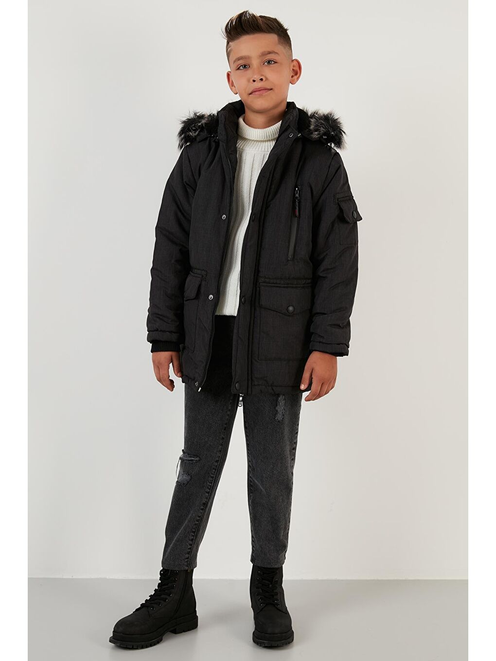 Siyah İçi Pelüş Astarlı Çıkarılabilir Kapüşonlu Cepli Kışlık Mont 5760019-1