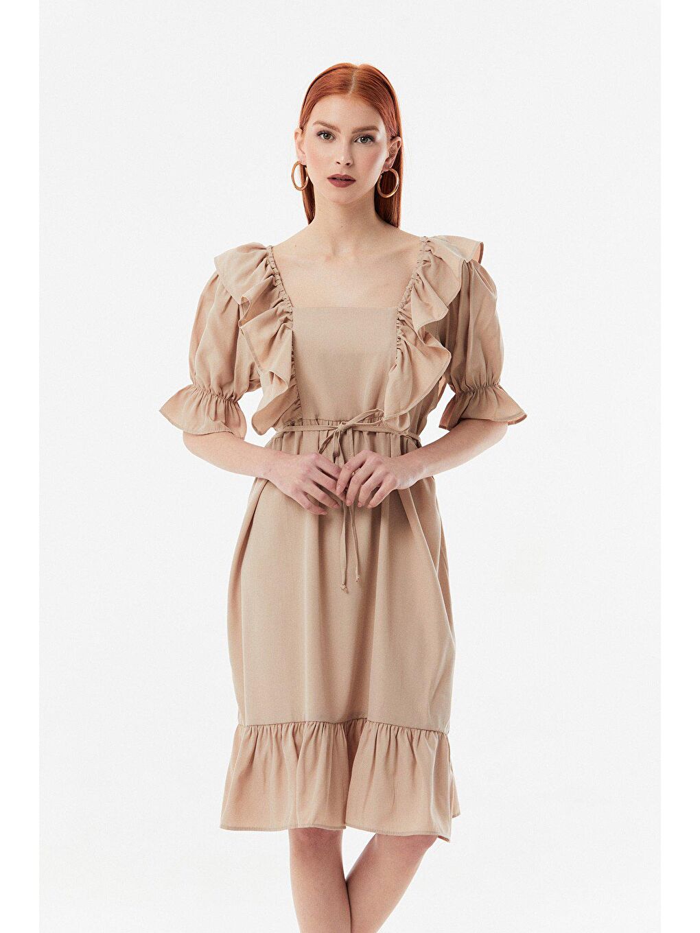 Bej Kolları ve Etek Uçları Fırfırlı Bağlamalı Elbise-1