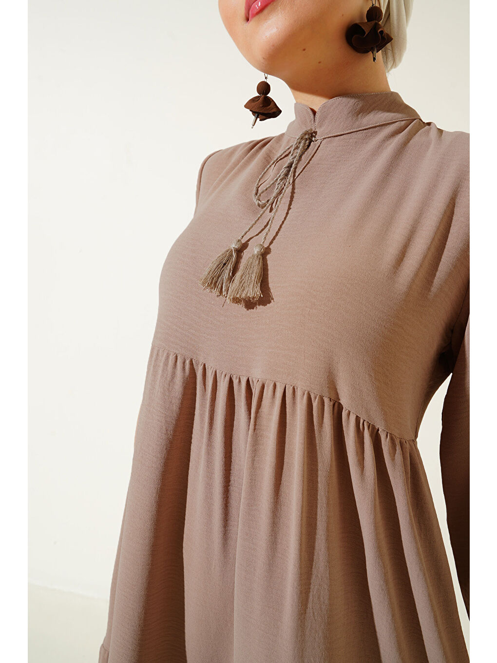 1627 Yaka Bağcıklı Tesettür Elbise - Y.Bej-1