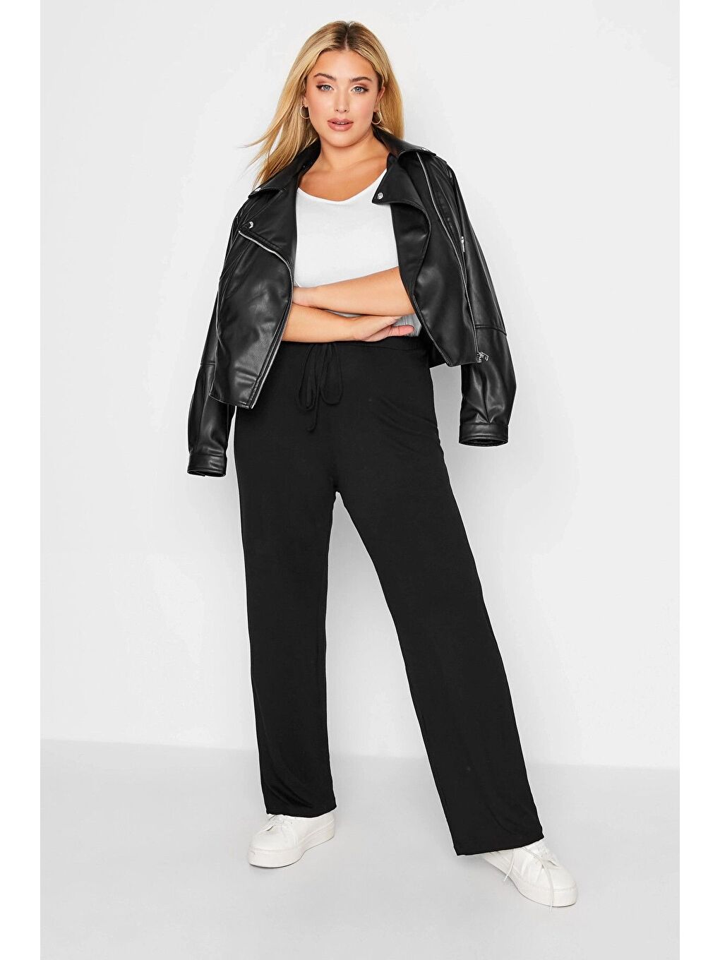 Siyah Büyük Beden Beli Lastikli ve Bağcıklı Cepsiz Paçası Geniş Pantolon 140052