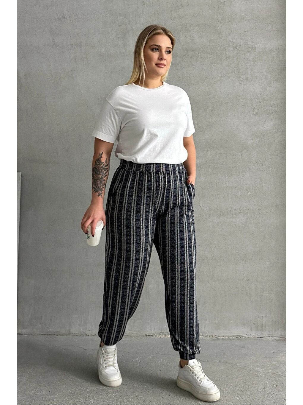 Lacivert Büyük Beden Beli ve Paçası Lastikli Çizgili Cepli Pantolon 89-71