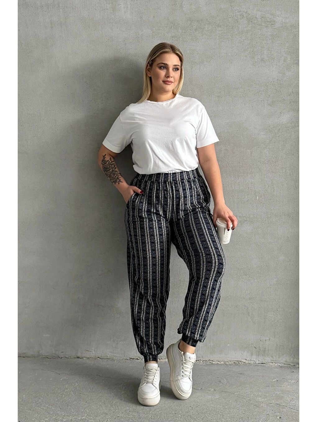 Lacivert Büyük Beden Beli ve Paçası Lastikli Çizgili Cepli Pantolon 89-71-1