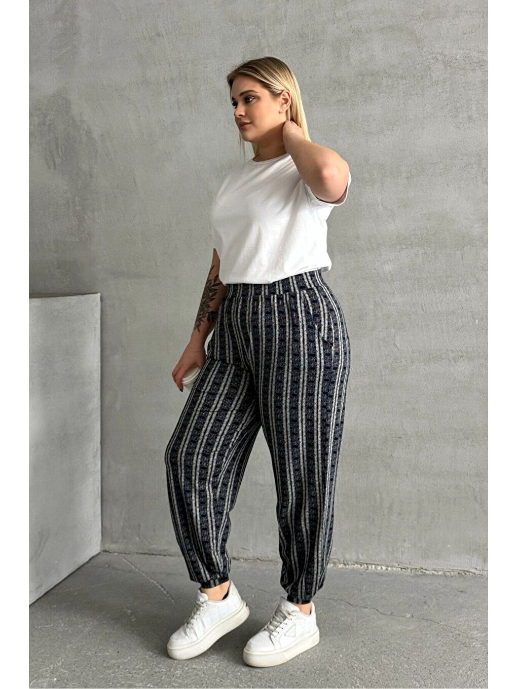 Lacivert Büyük Beden Beli ve Paçası Lastikli Çizgili Cepli Pantolon 89-71-4